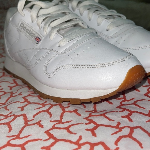 Women’s Reebox Classic Shoes - Picture 1 of 3